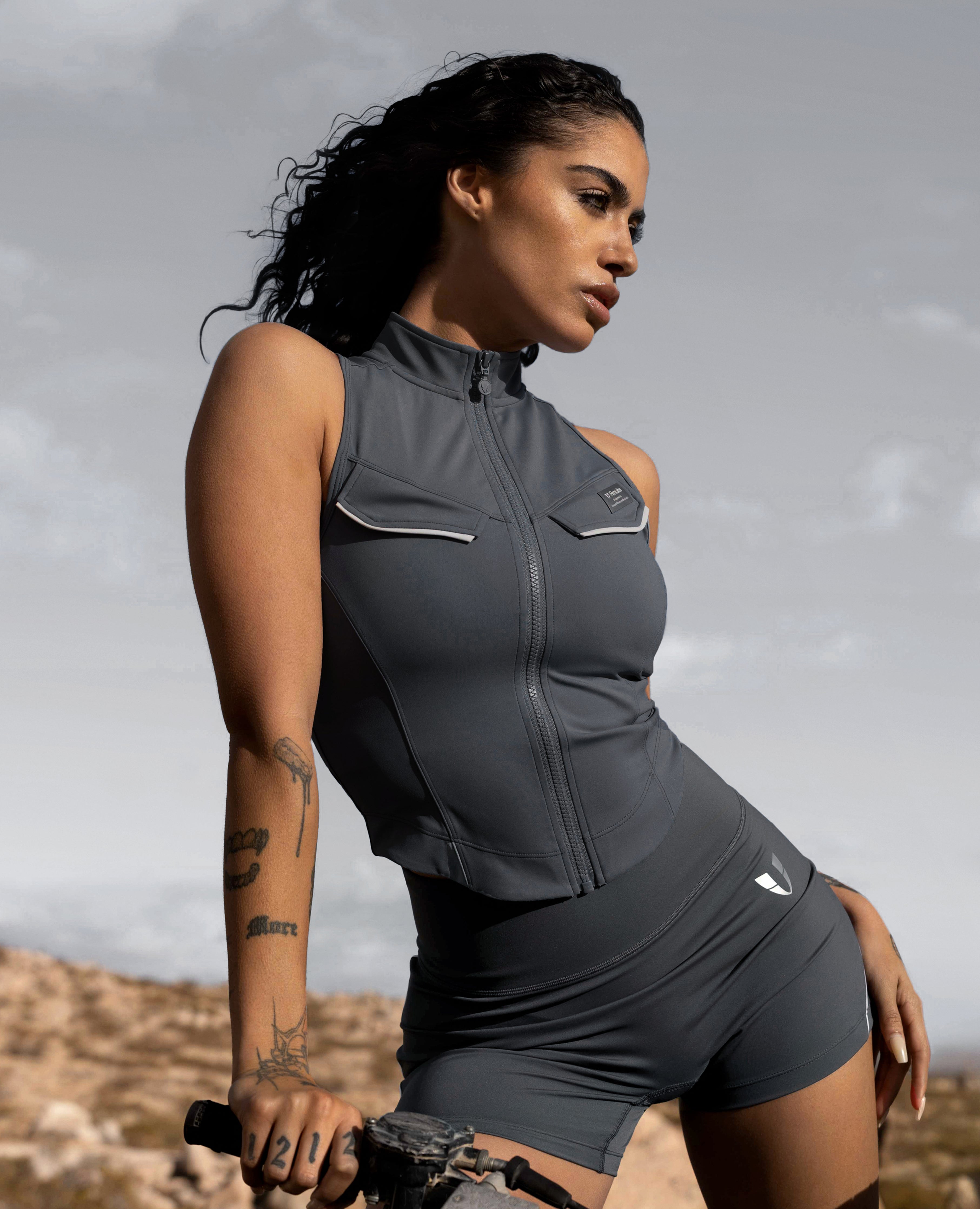 Cargo Stand Collar Tank - Grau