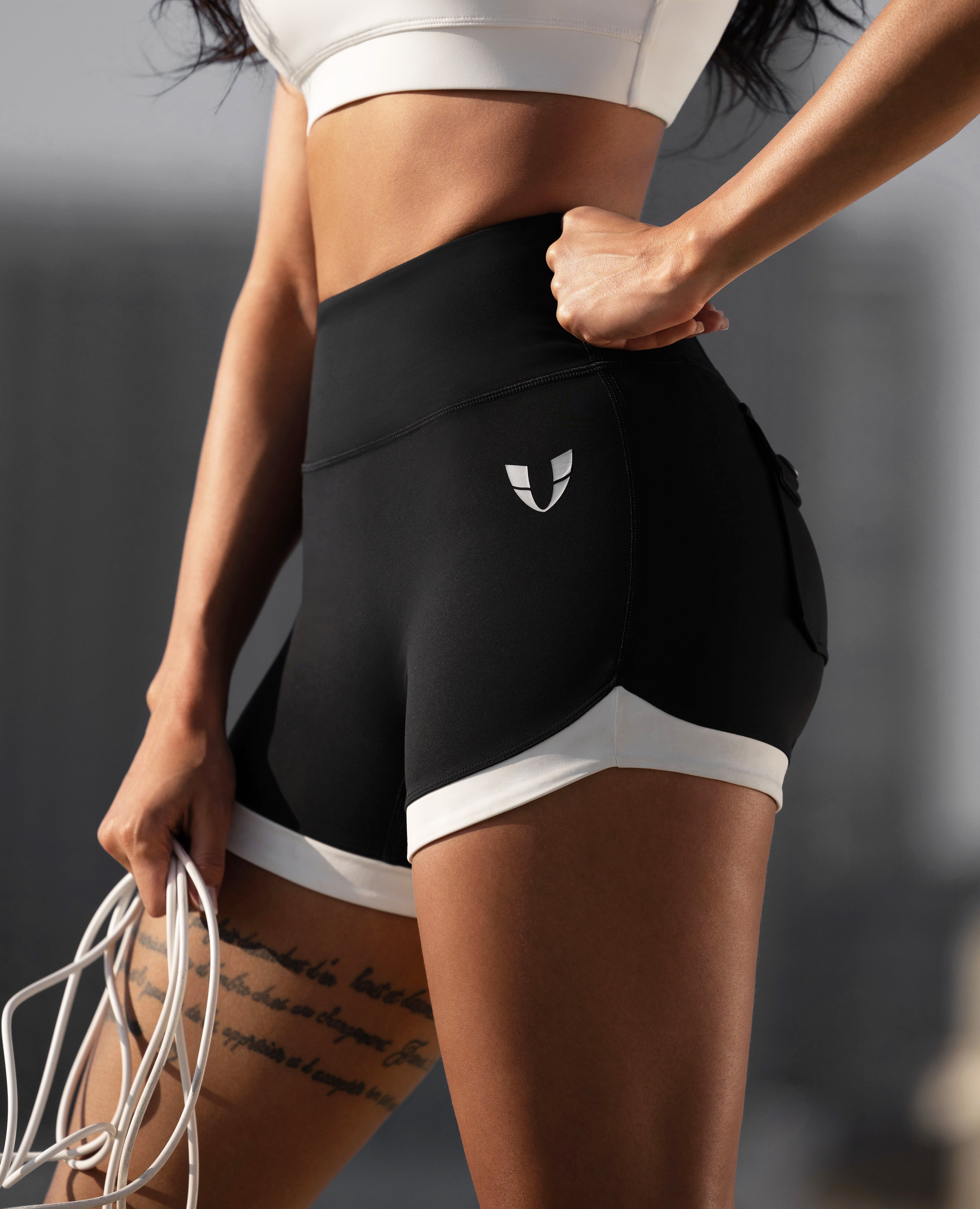 Everyday pocket high waist shorts - black