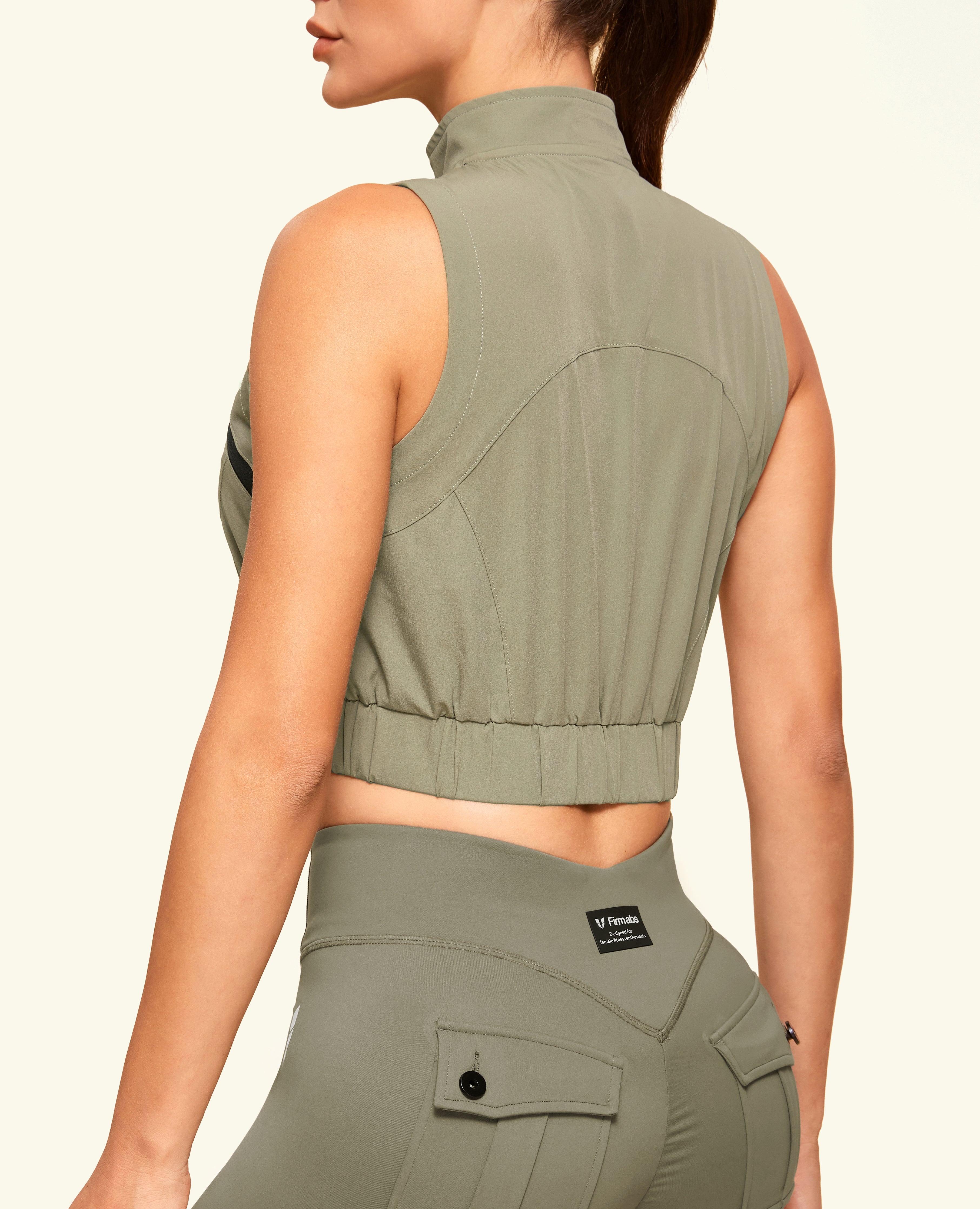 Active Core Cropped Vest - Armeegrün