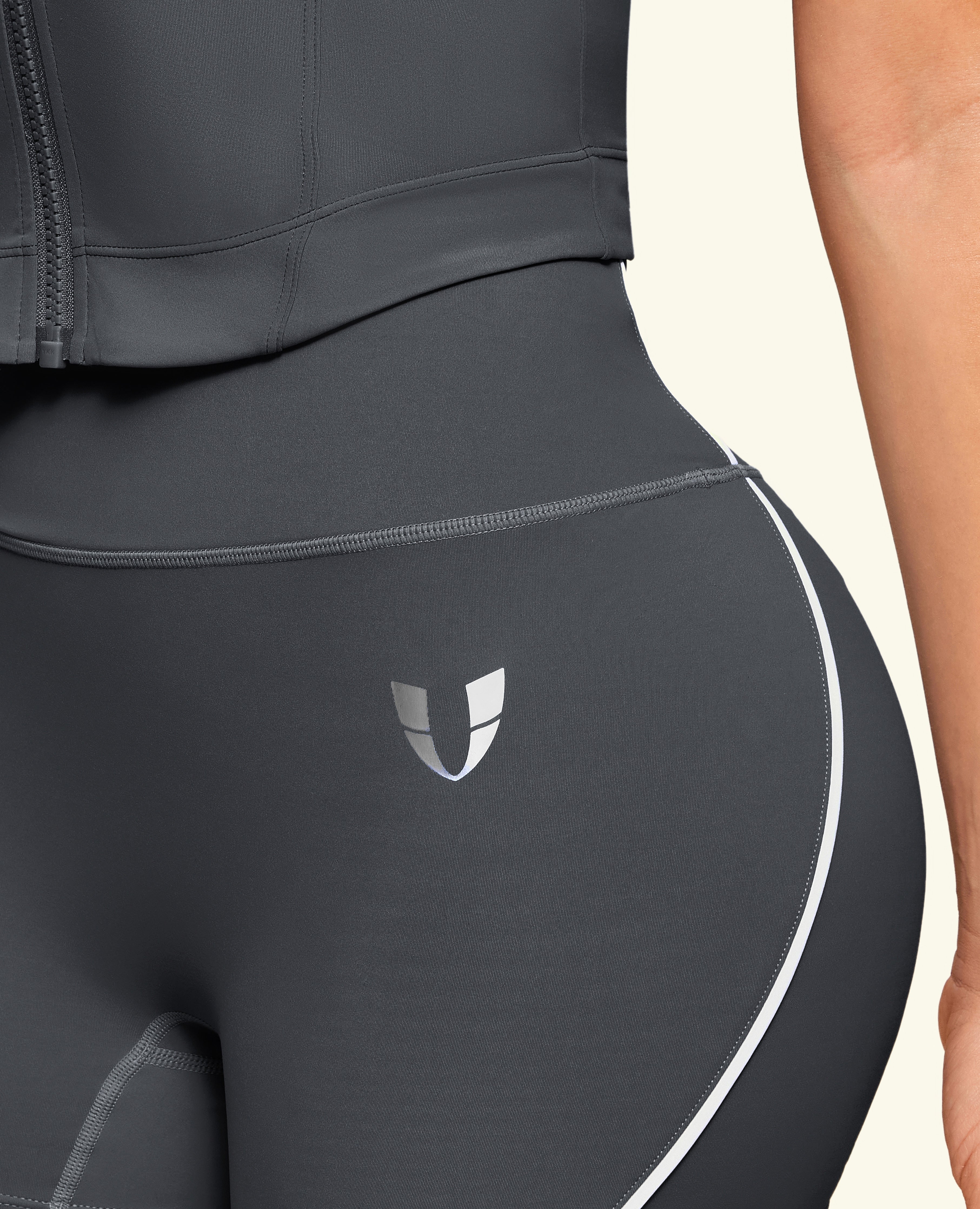 Power Tight High Waist Shorts - Grau