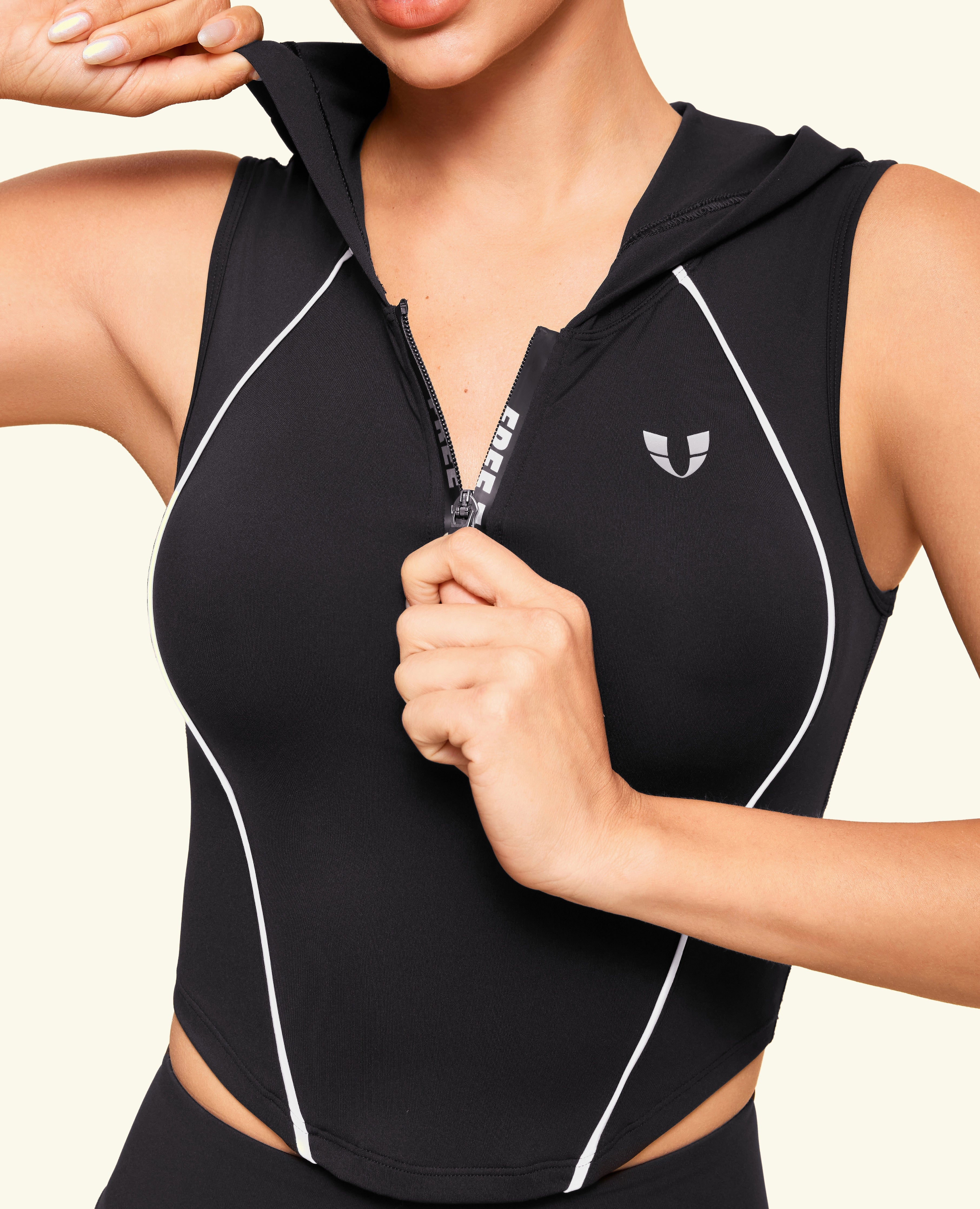 Giubbotto con cappuccio con zip completo - nero