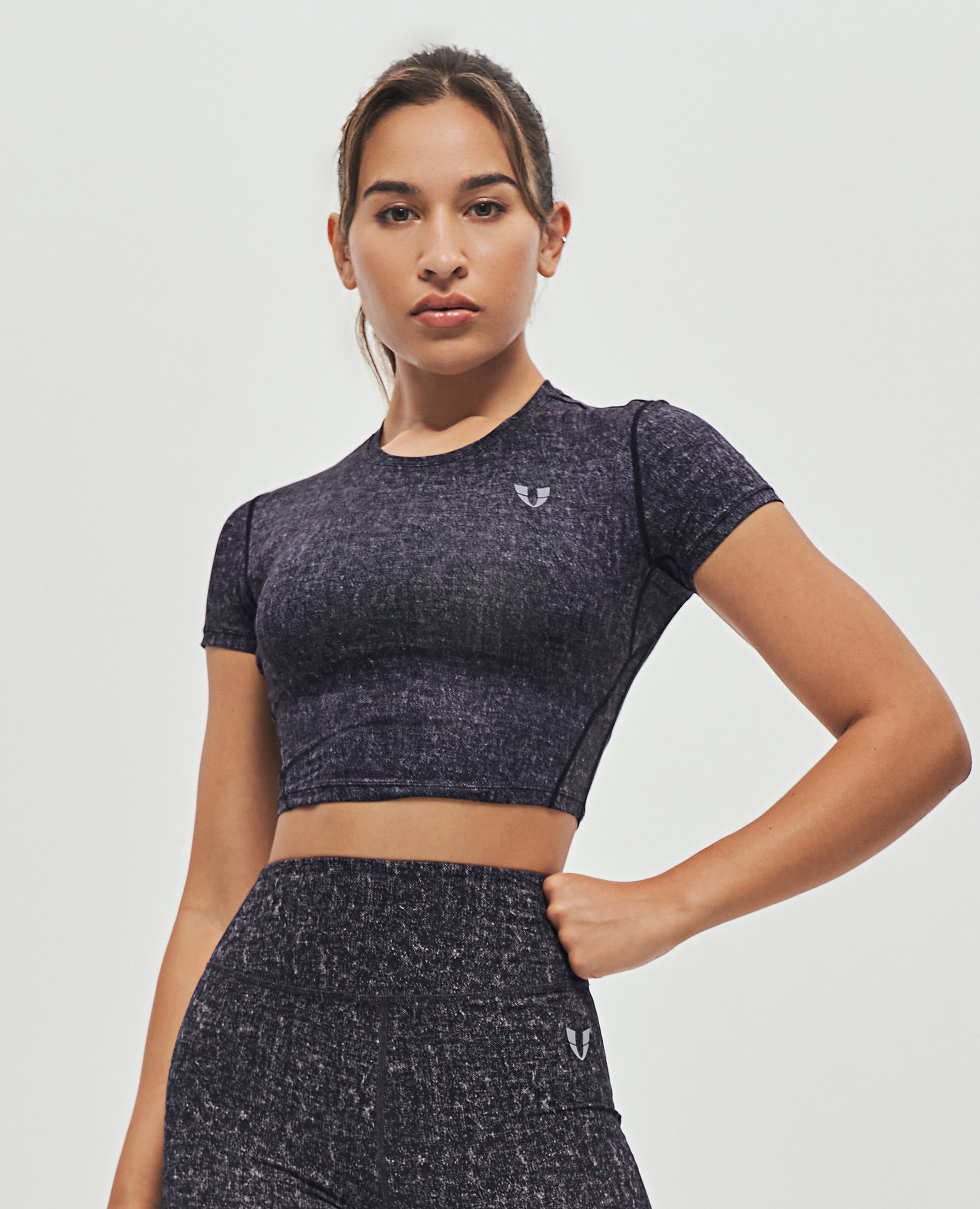 Kurzärmliges Crop-Top fürs Fitnessstudio – Denim-Schwarz