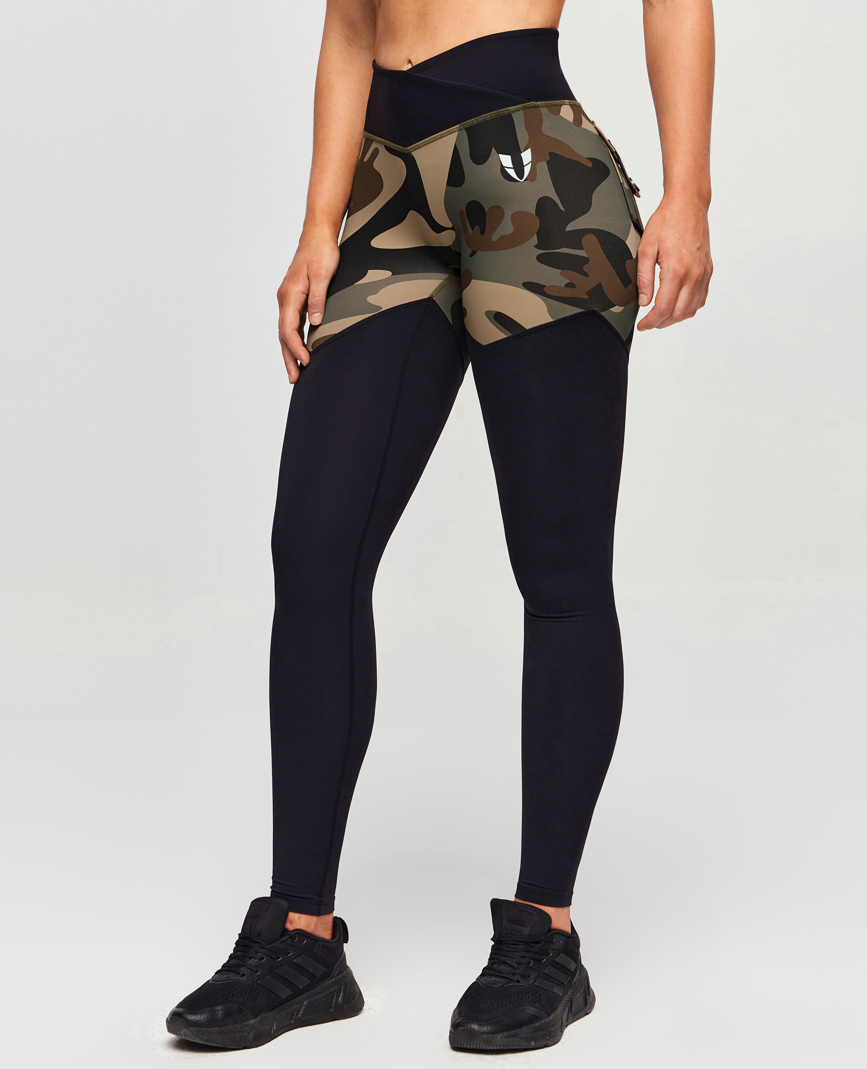 Gym-Leggings mit V-Taille - Kaffee-Camouflage