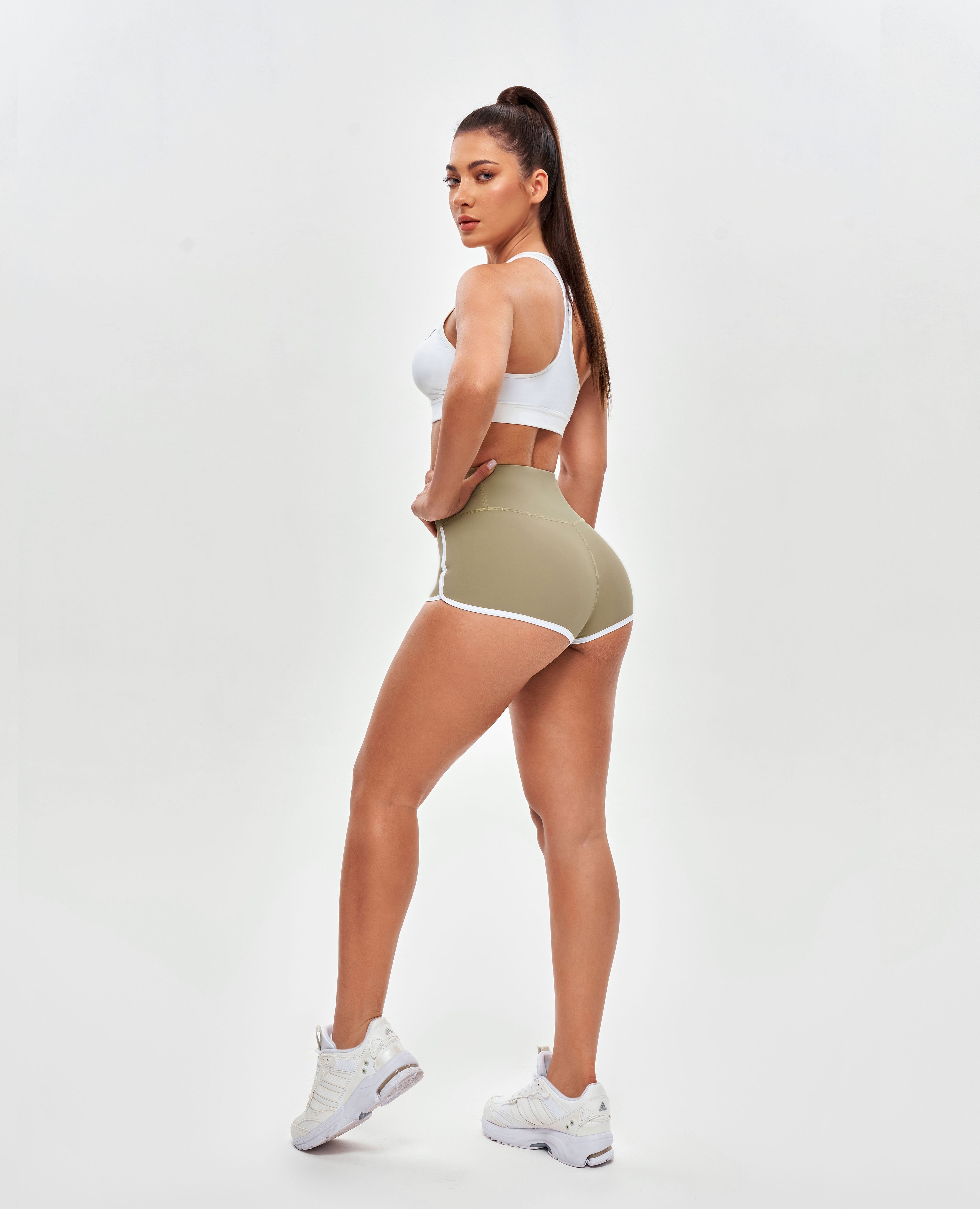 Shorts mit hoher Taille – Beige