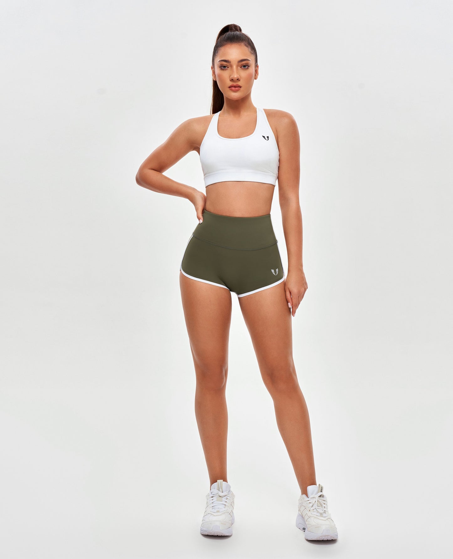 Kurze Shorts mit hoher Taille – Moosgrün