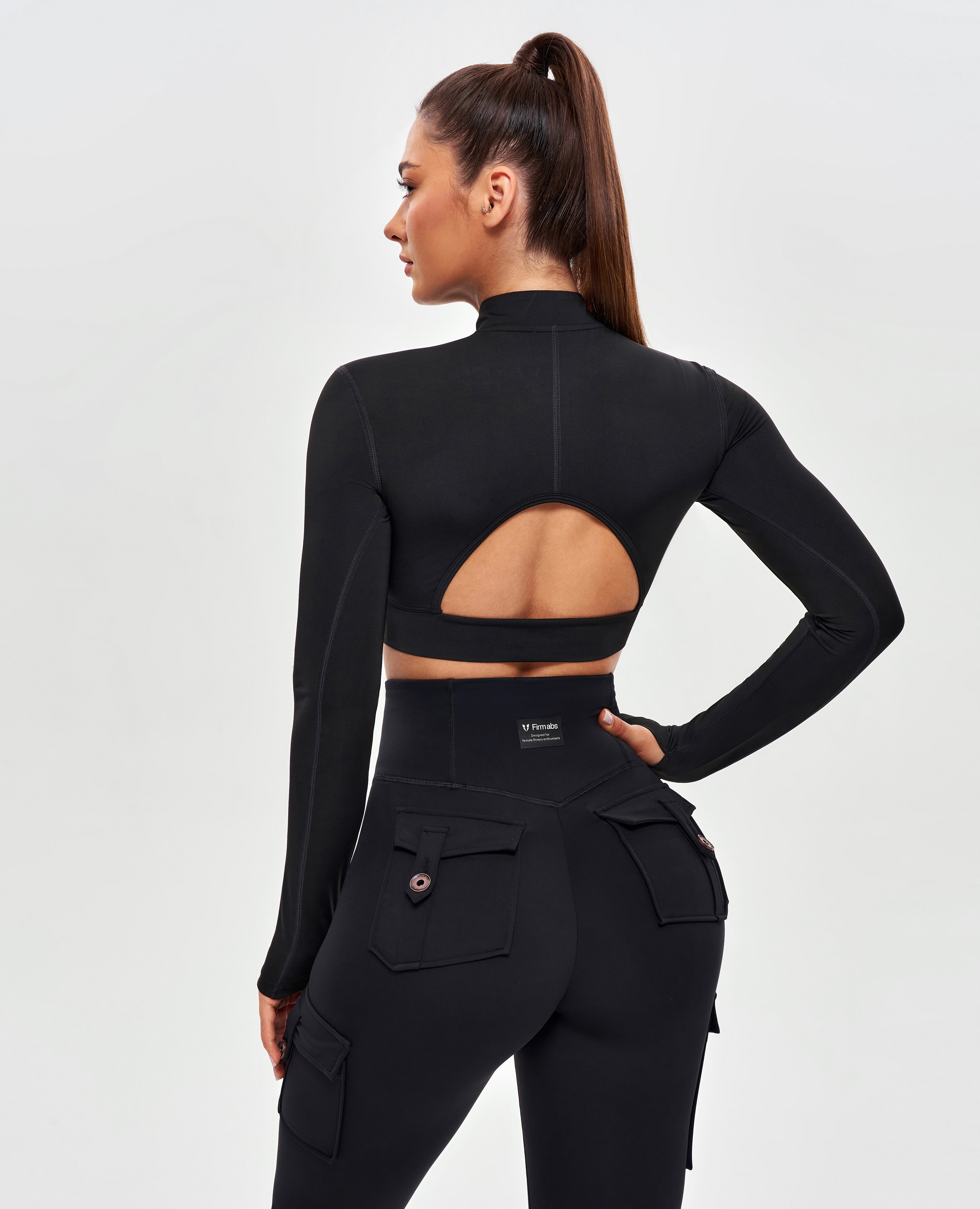 Crop-Top mit Stehkragen – Schwarz