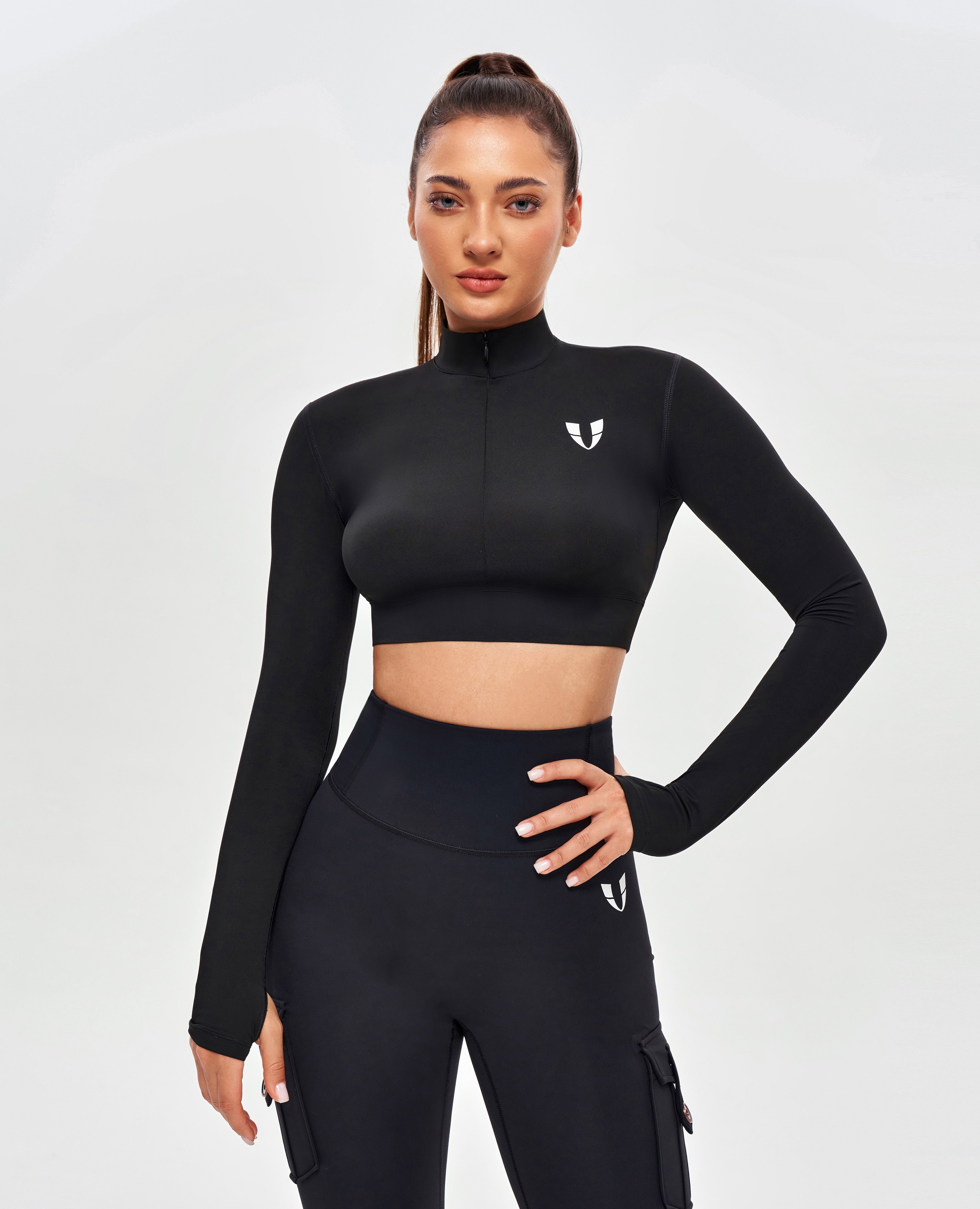 Crop-Top mit Stehkragen – Schwarz