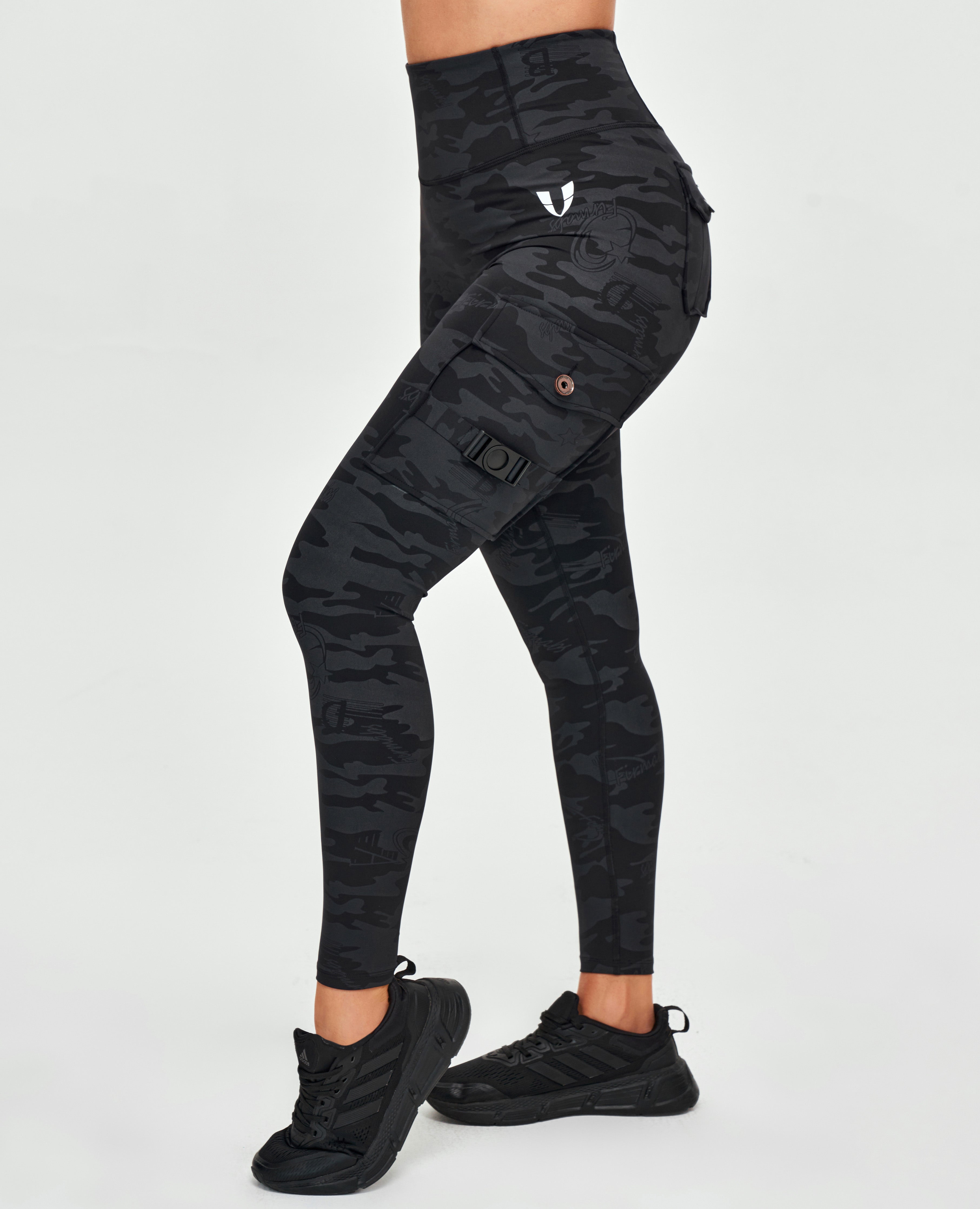 Cargo-Fitness-Leggings – Schwarz-Graues Camouflage