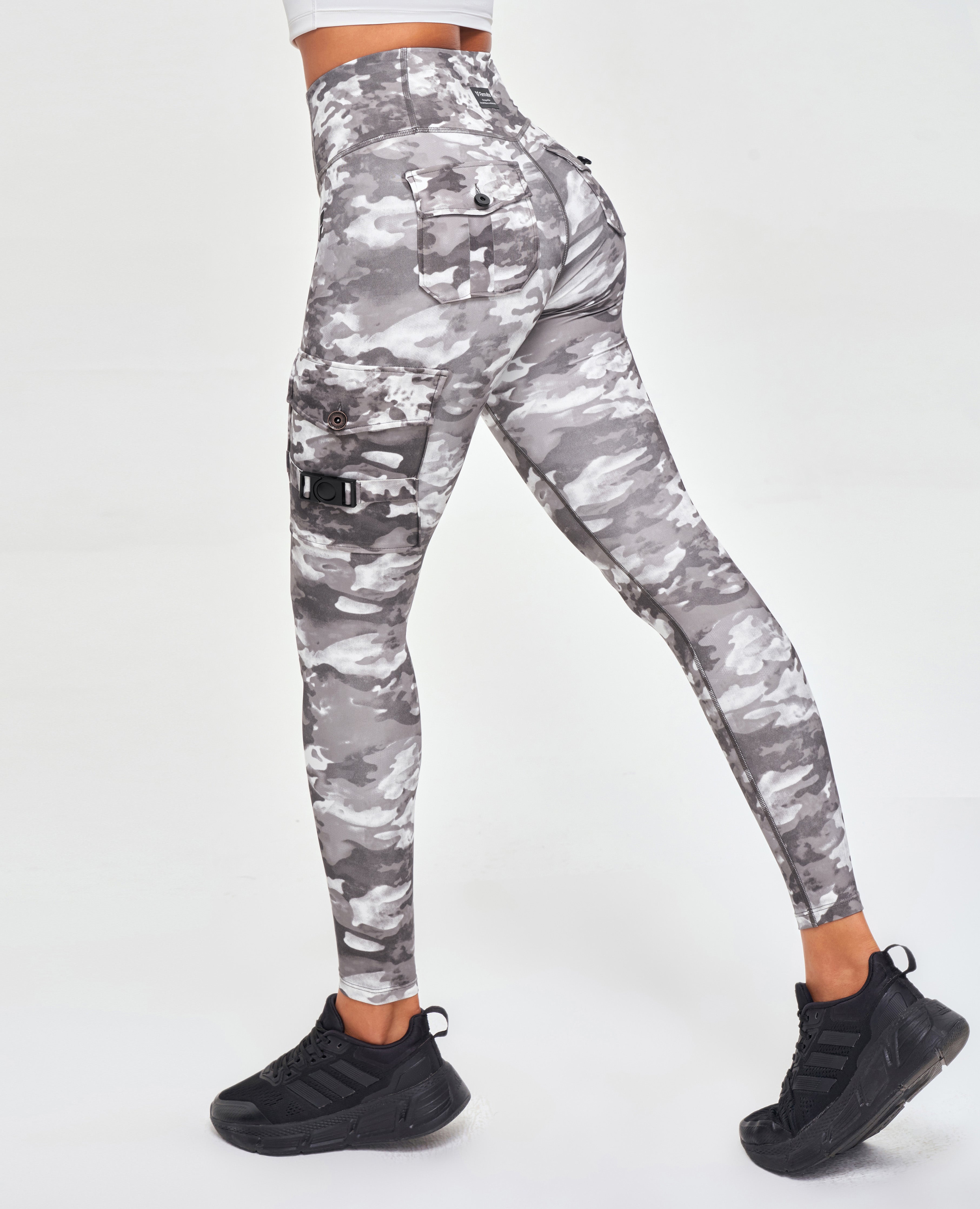 Cargo-Fitness-Leggings – Batik-Tarnmuster