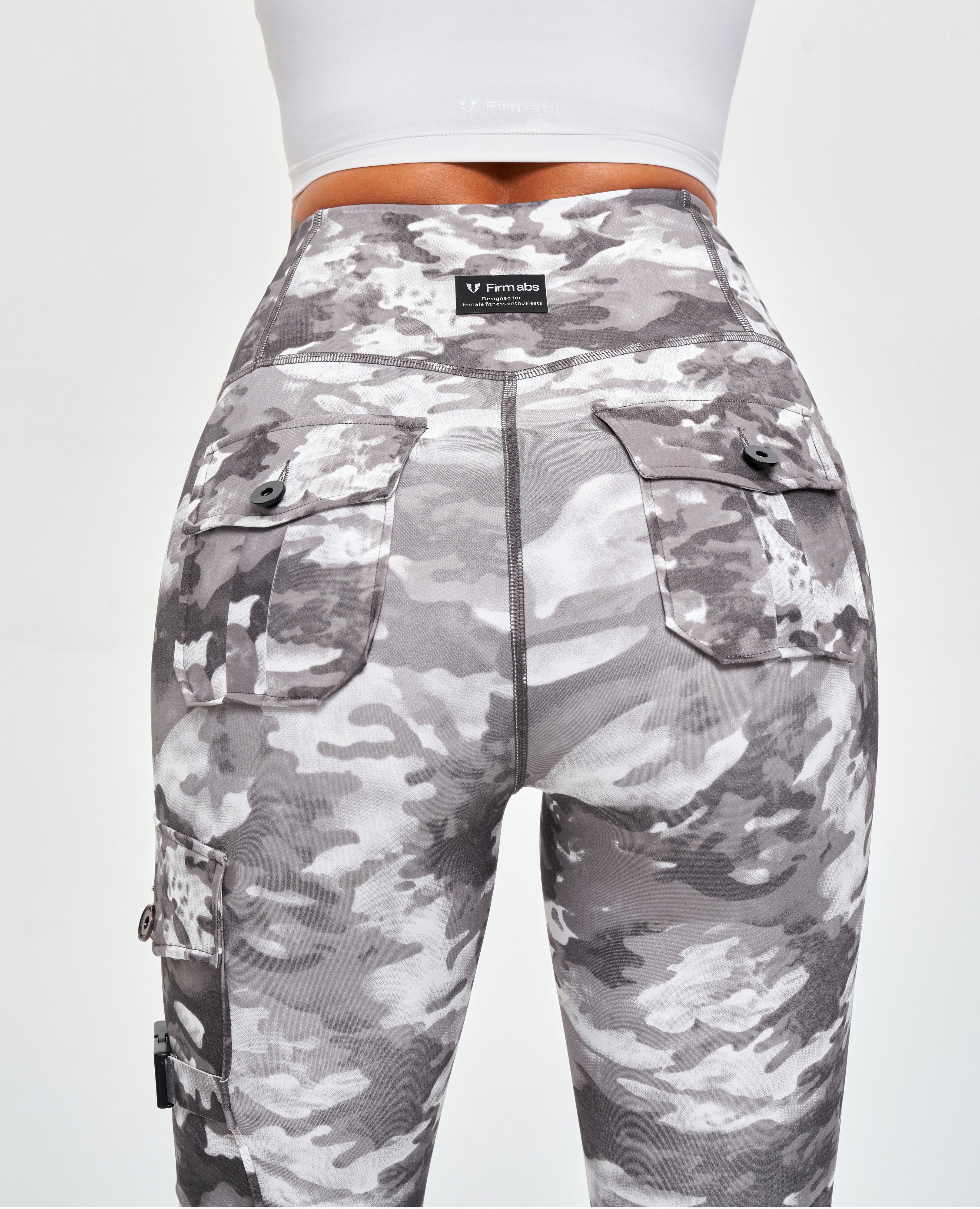 Cargo-Fitness-Leggings – Batik-Tarnmuster