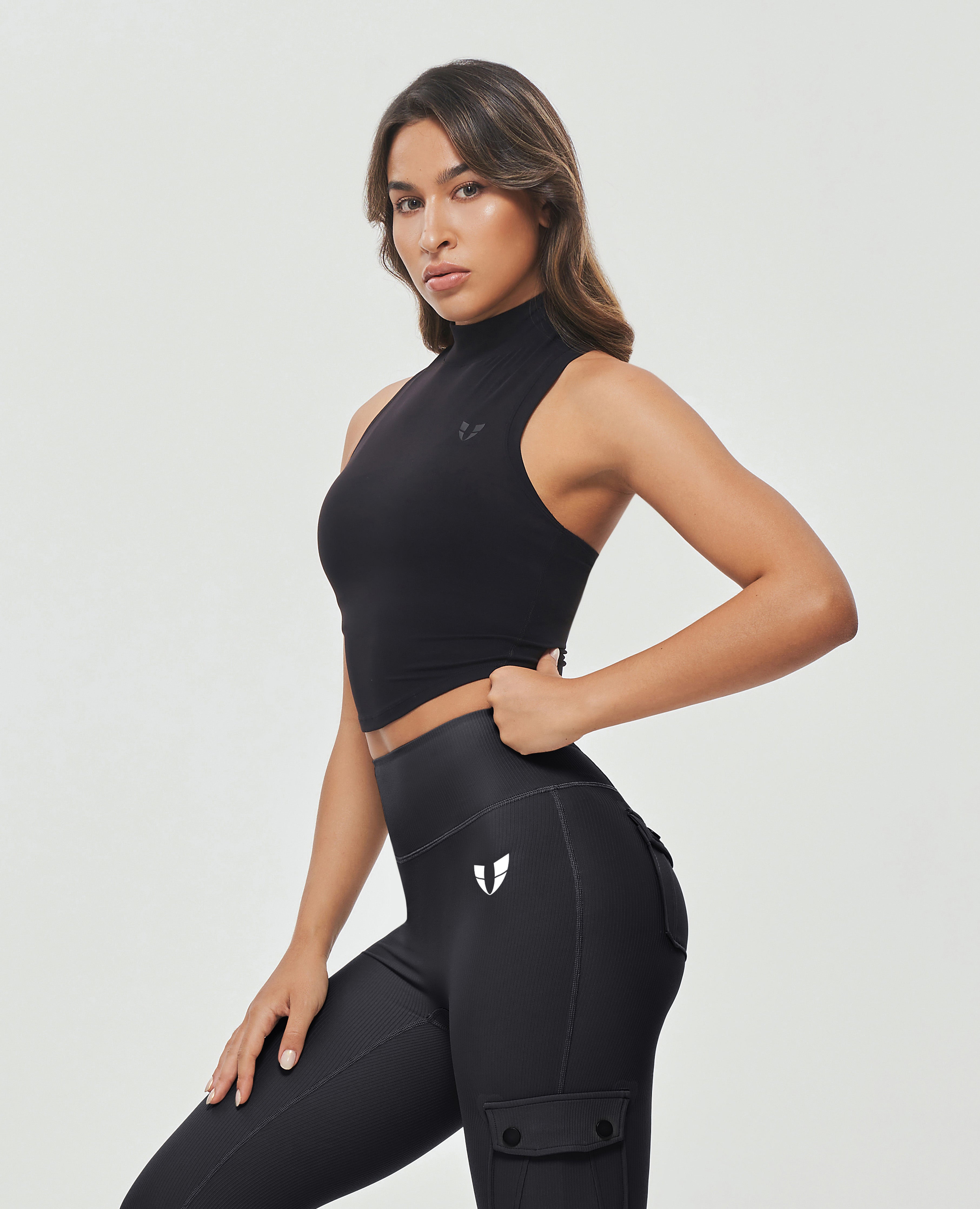 Sport-Tanktop mit hohem Kragen – Schwarz