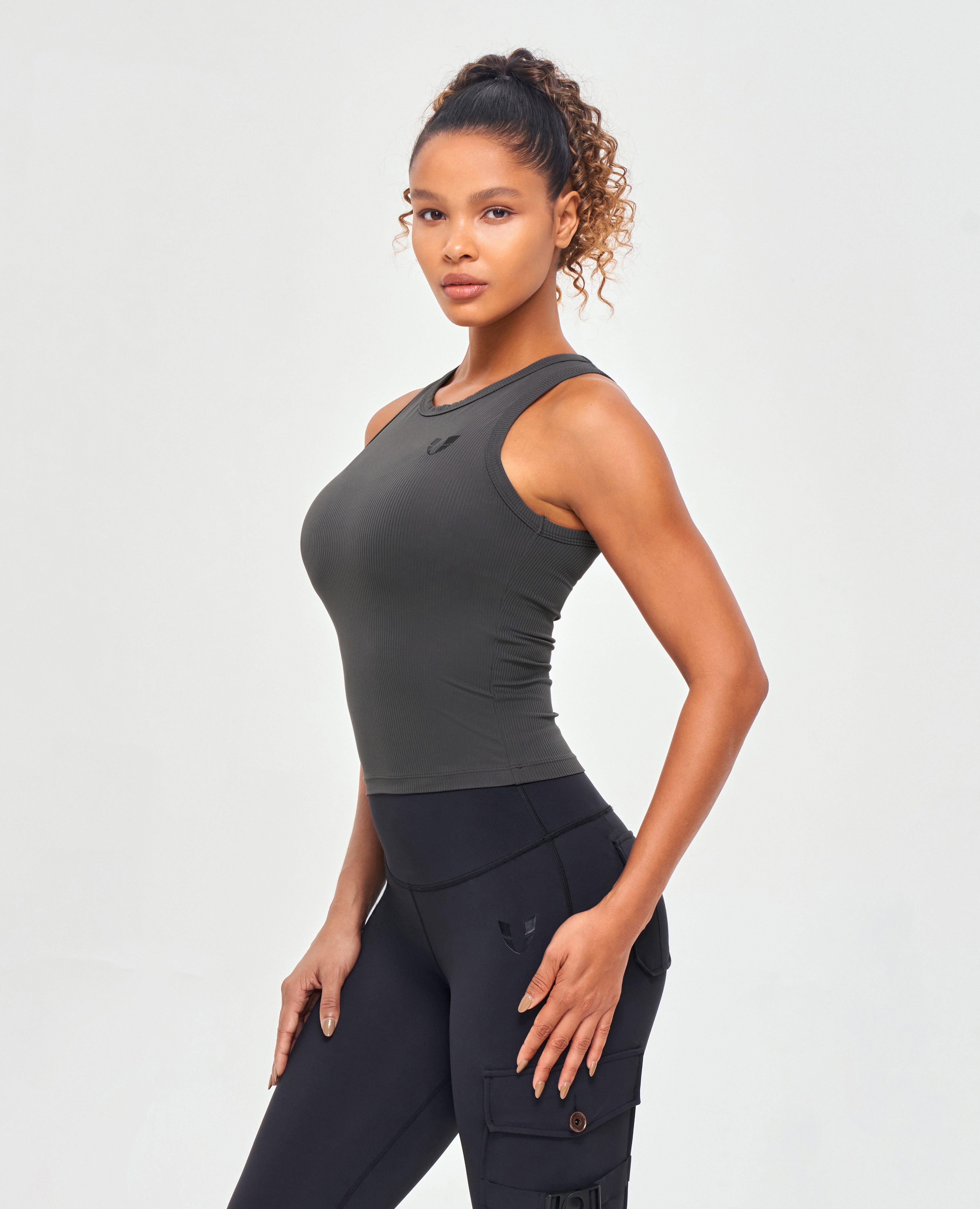 Geripptes Workout Tank – Lavagrau