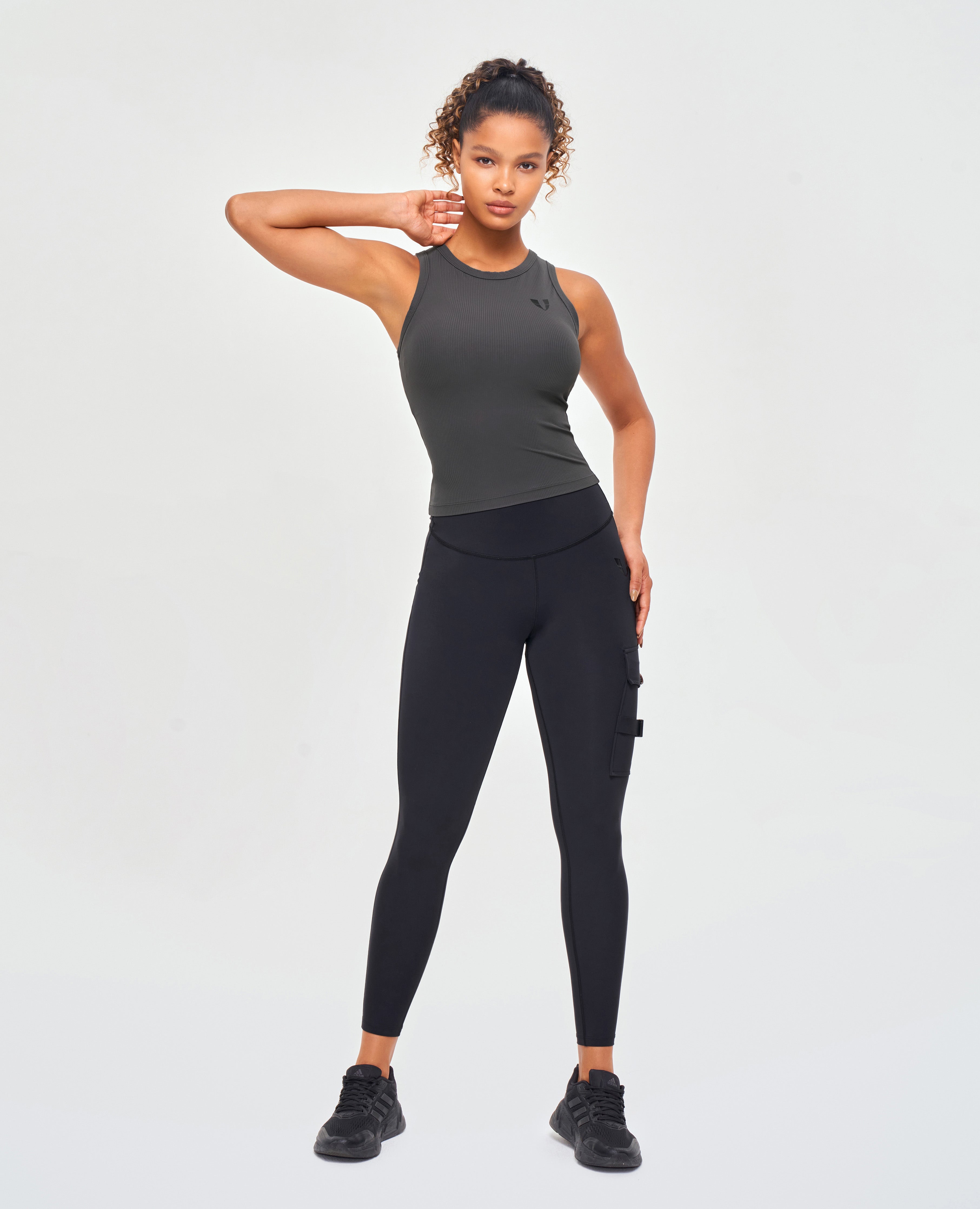 Geripptes Workout Tank – Lavagrau