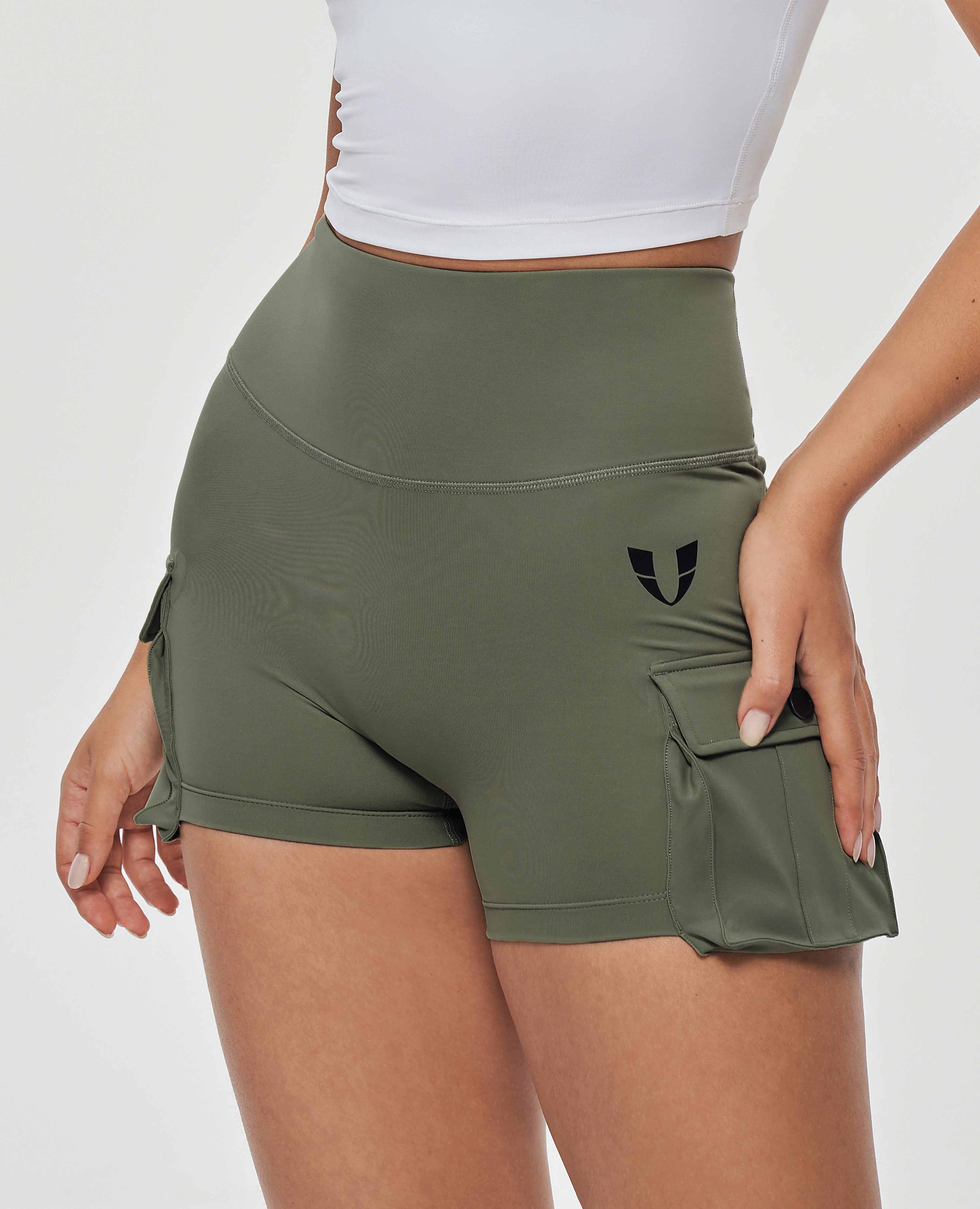 Cargo-Shorts mit Scrunch Butt – Olivgrün