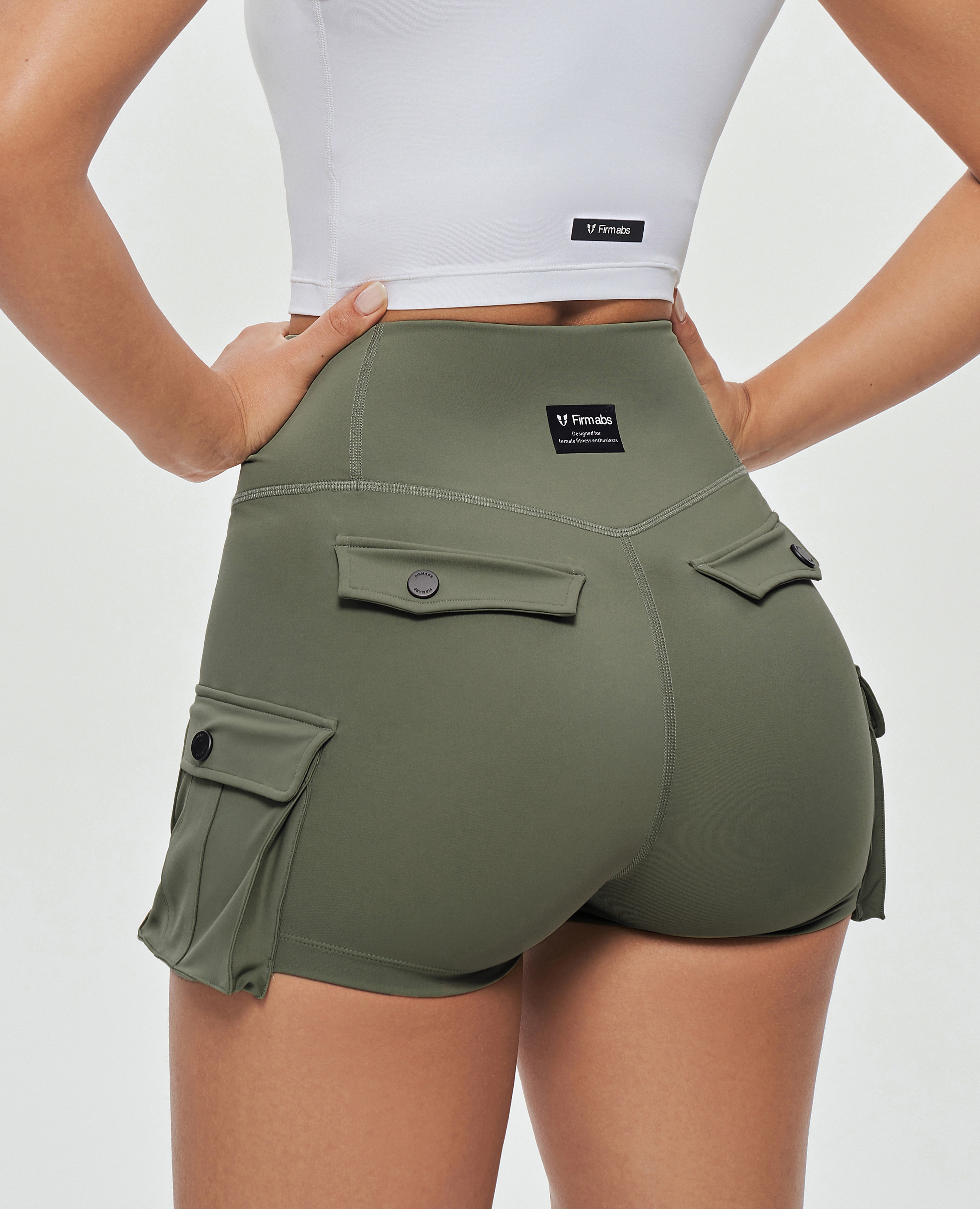 Cargo-Shorts mit Scrunch Butt – Olivgrün