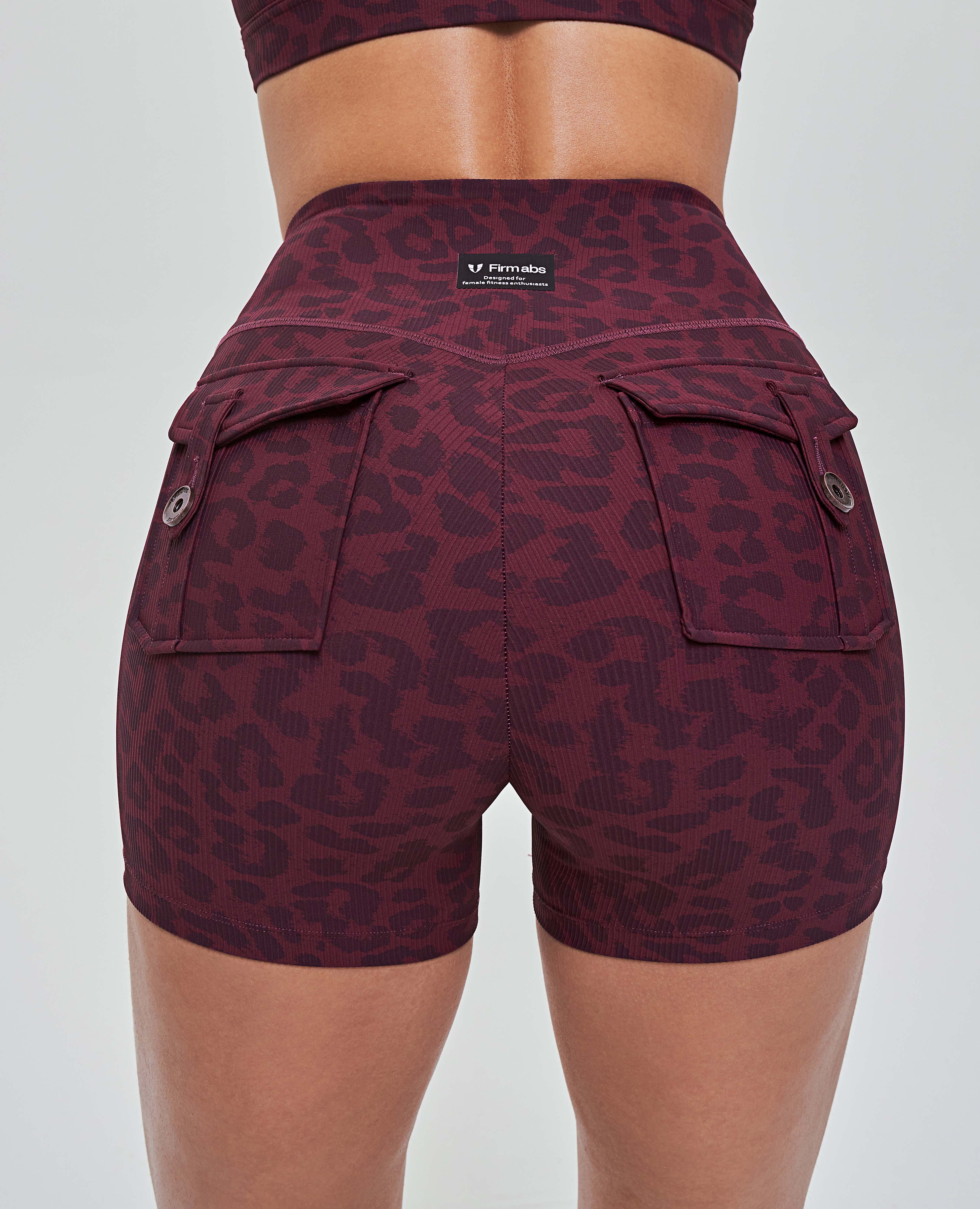 Cargo Shorts mit V-Taille – Roter Leopard