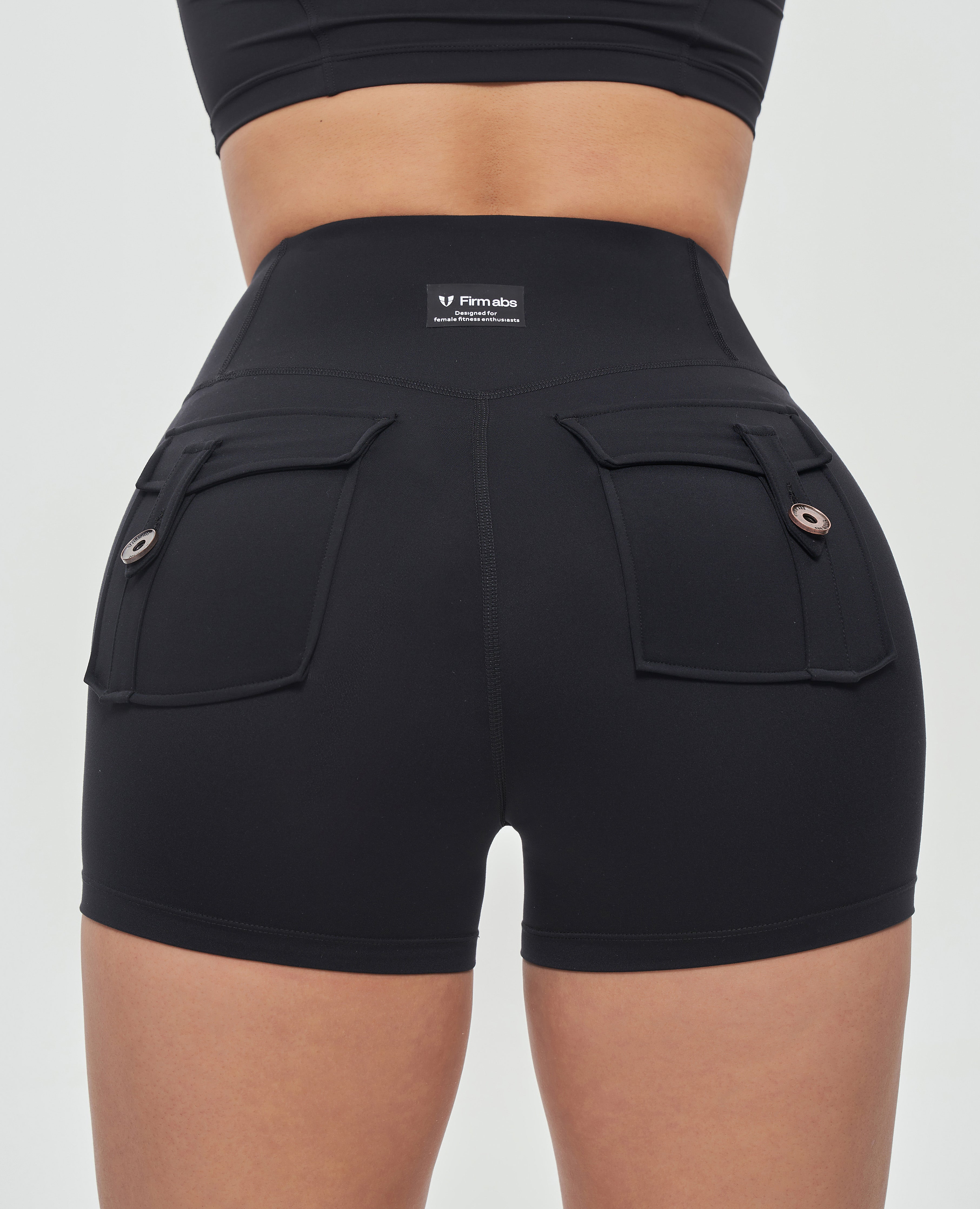 Cargoshorts mit V-Taille Plus – Schwarz