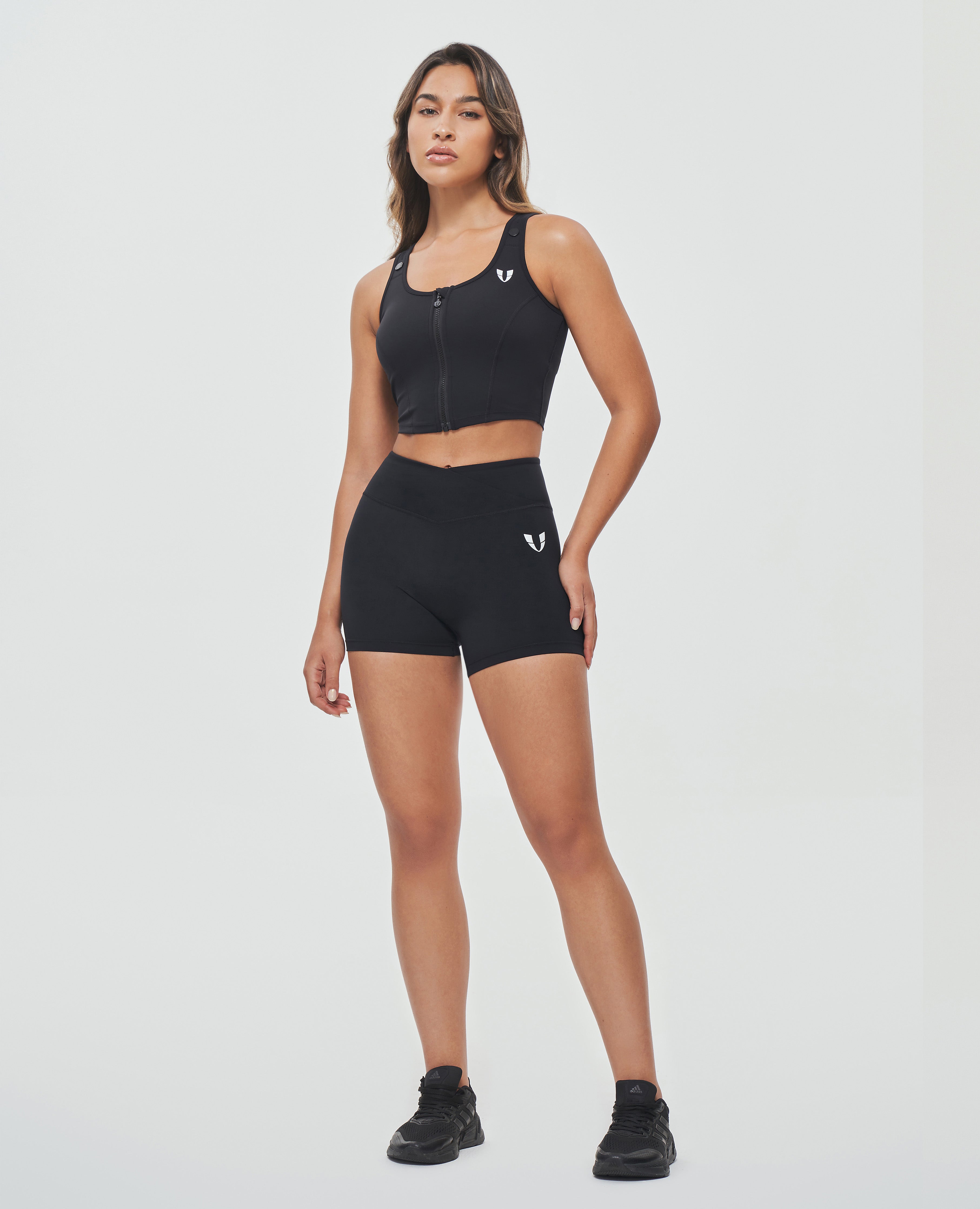 Cargoshorts mit V-Taille Plus – Schwarz