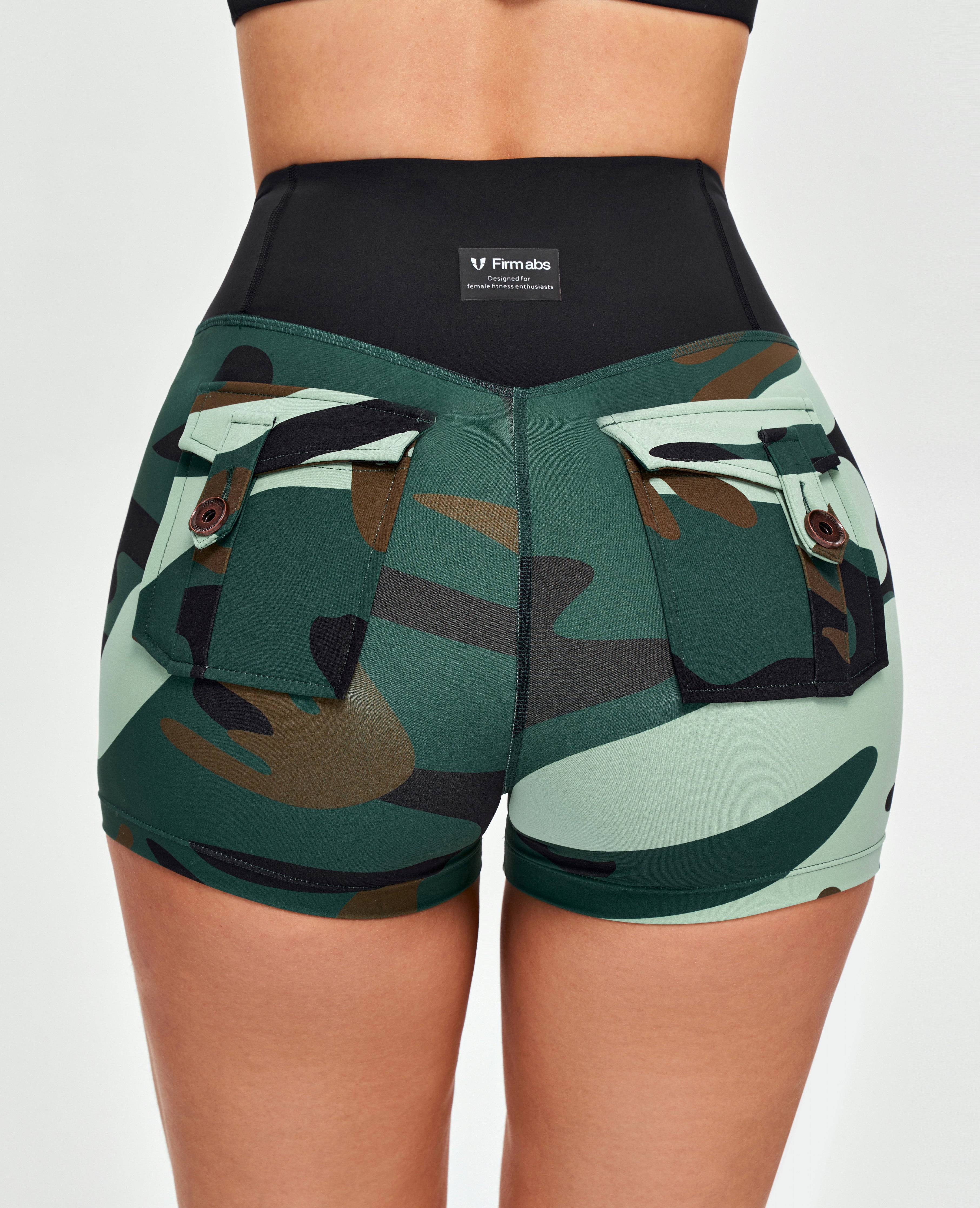 Cargoshorts mit V-Taille – Grünes Camouflage