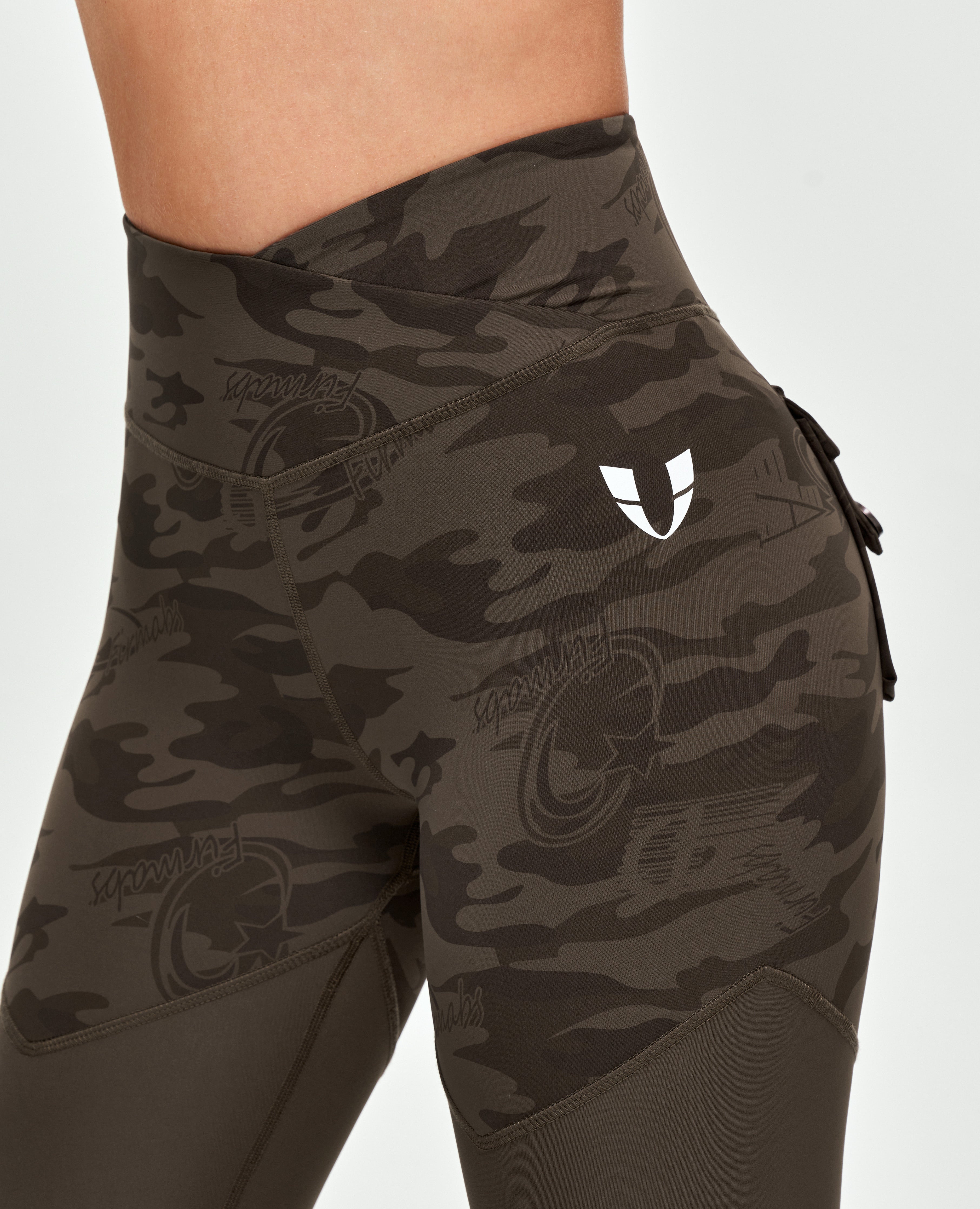 Gymnastik-Leggings mit V-Taille – Braunes Camouflage