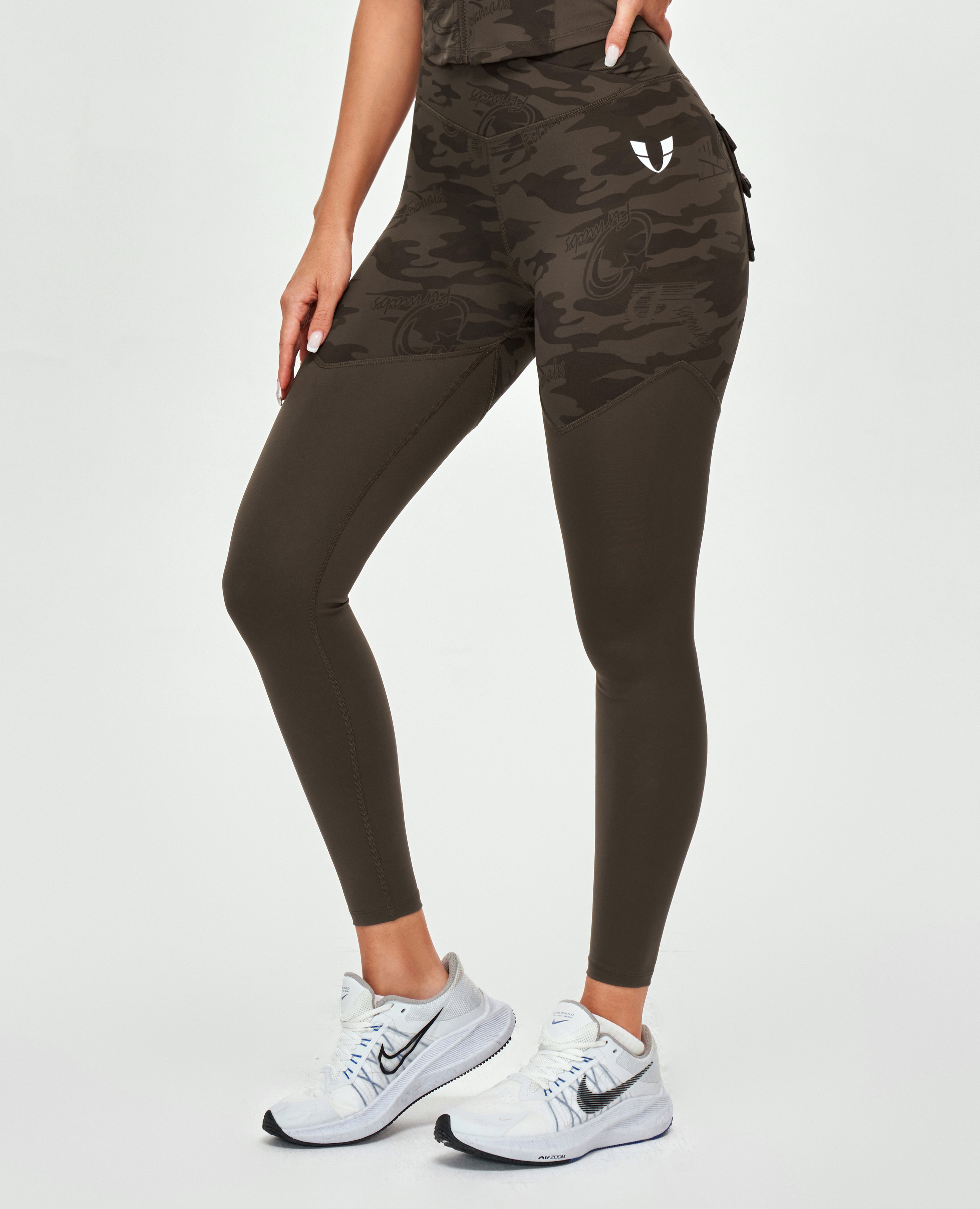 Gymnastik-Leggings mit V-Taille – Braunes Camouflage