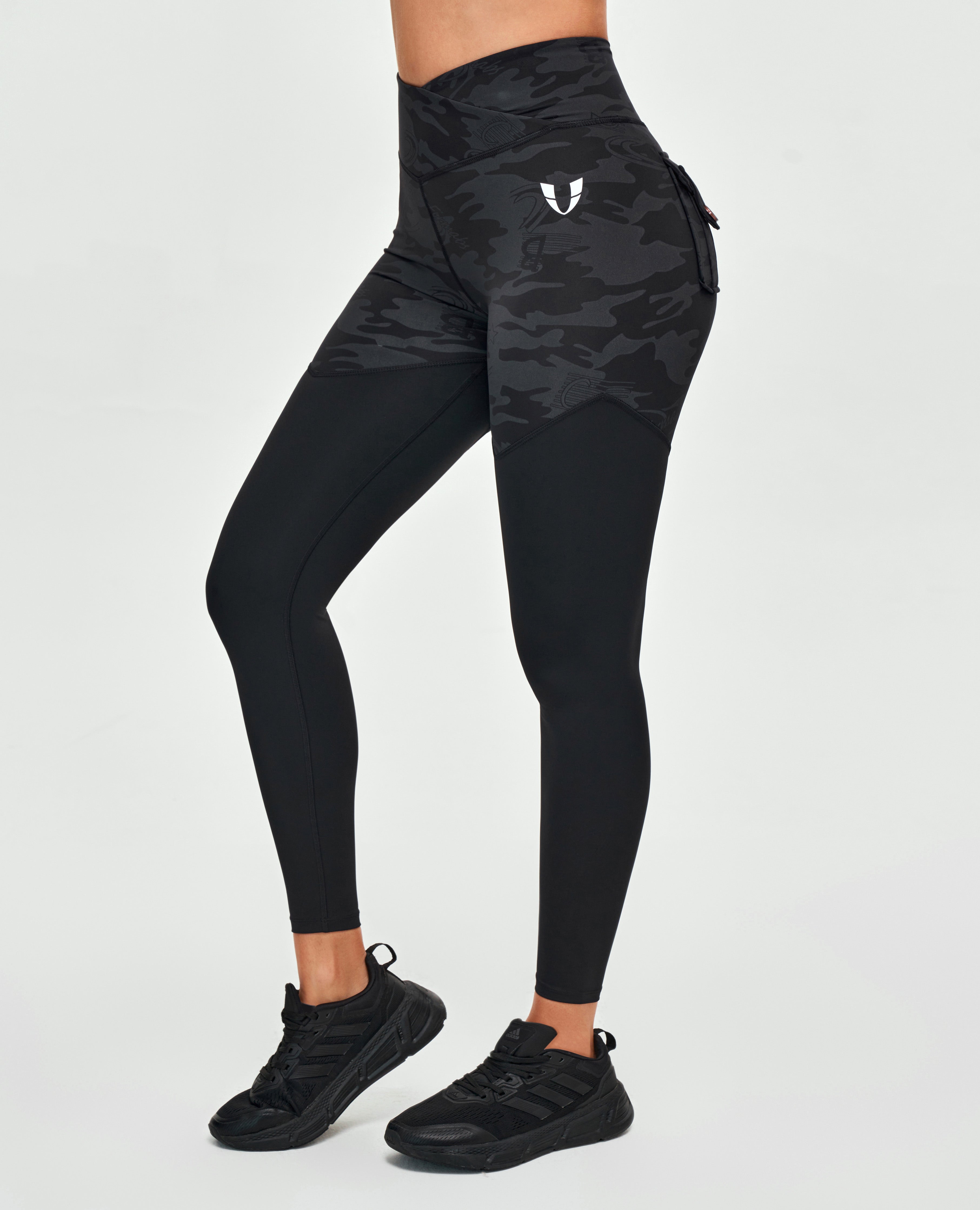 Gymnastik-Leggings mit V-Taille – Schwarz-Graues Camouflage